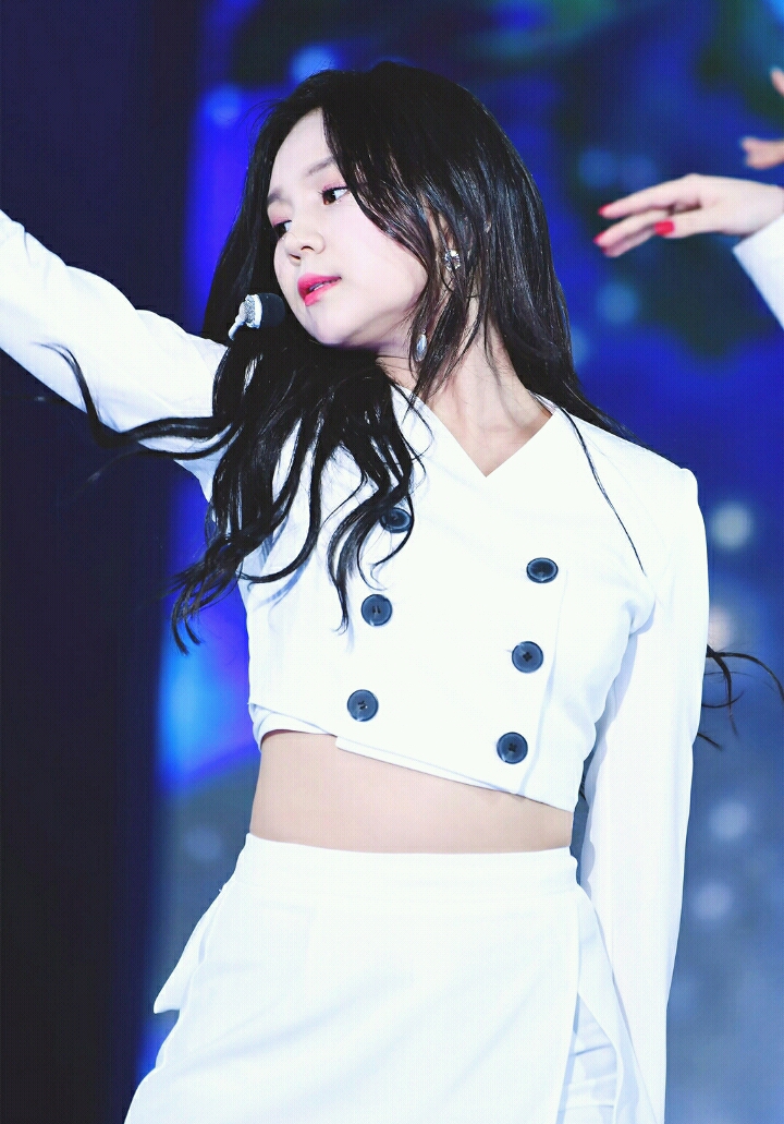 쏘스뮤직 직원분들에게 선물한 여자친구 엄지.JPG.GIF | 인스티즈