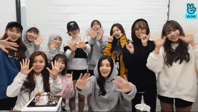 [아이즈원] 1년전 브이앱,1년후 브이앱.gif | 인스티즈
