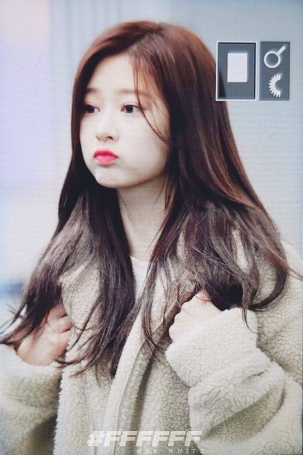 쭈굴미 넘치는 애잔한 개구리 아이즈원 김민주3.jpgif | 인스티즈