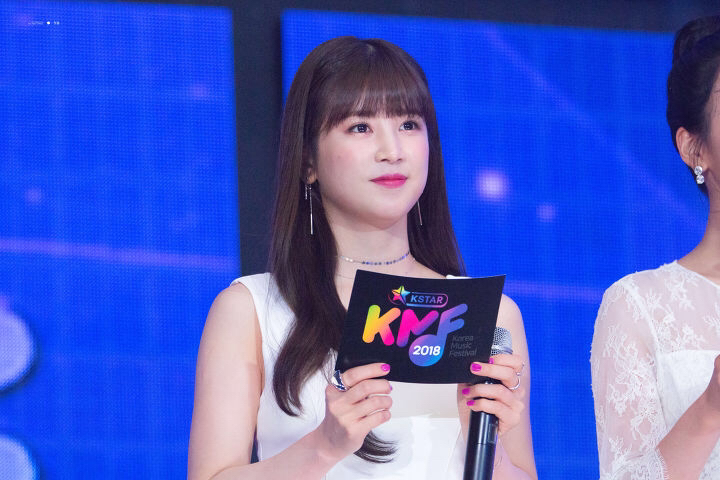 [에이핑크] 여유로운 생일을 보내고 있어서 박초롱 | 인스티즈