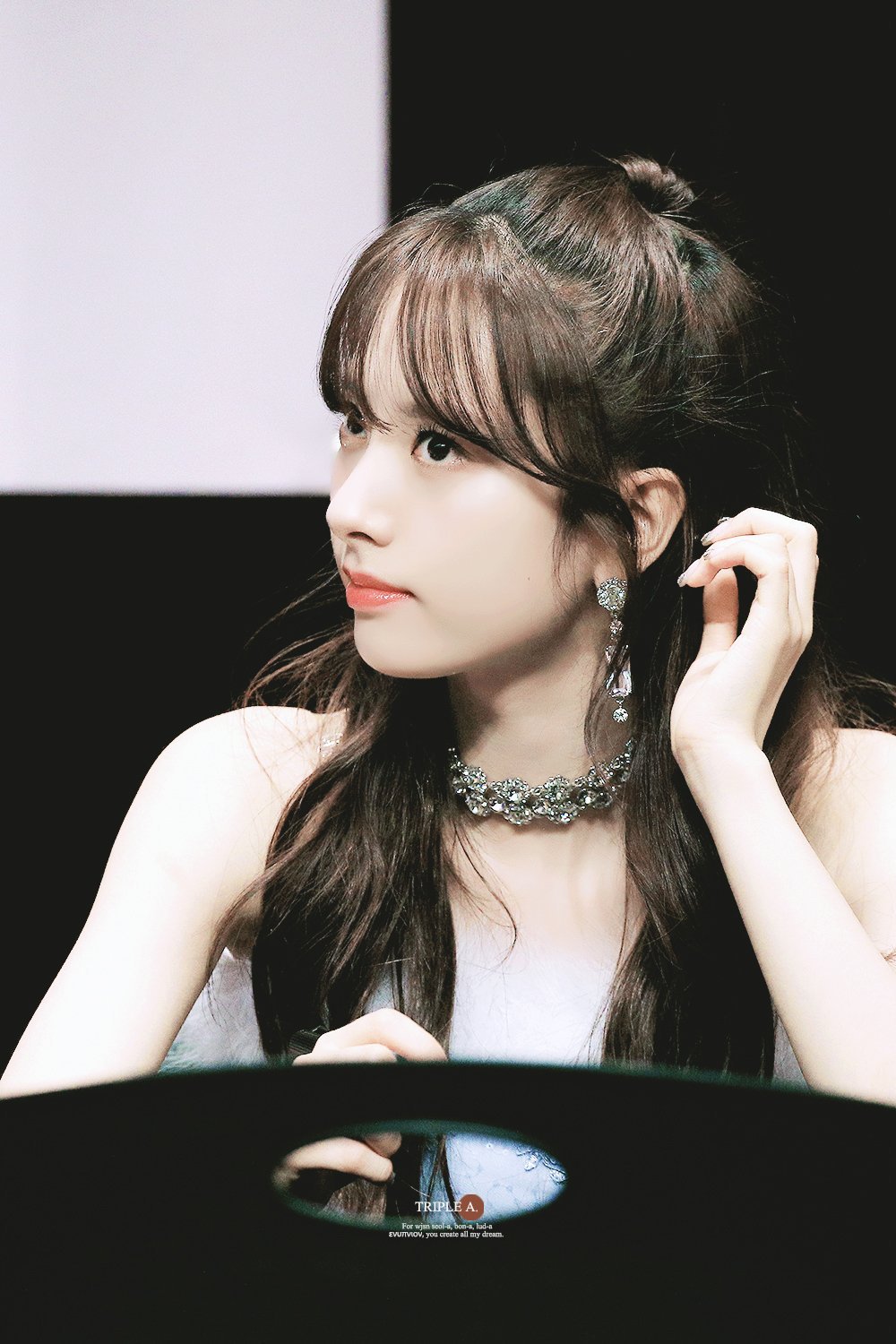 반묶음머리가 찰떡같이 어울리는 우주소녀 보나.jpg | 인스티즈