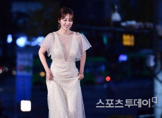 10.22 레드카펫 밟은 임금님.jpg | 인스티즈