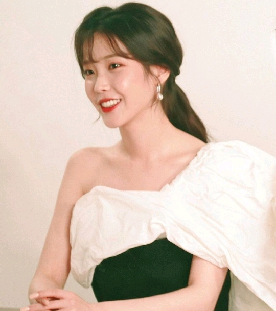 이리보니 닮긴닮은 아이유와 신봉선 | 인스티즈