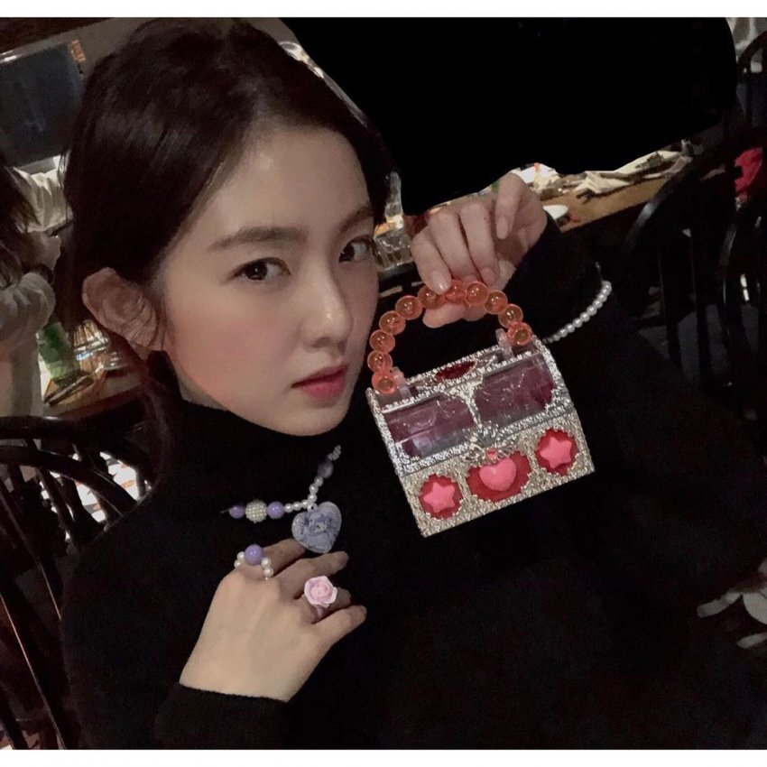 쓸모없는 선물하기로 선물 받은듯한 레드벨벳 아이린ㅋㅋㅋ | 인스티즈