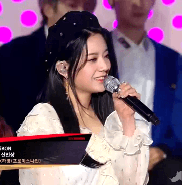 MAMA취향저격으로 관객들 귀 살살녹인 규리 나경 하영.GIF | 인스티즈