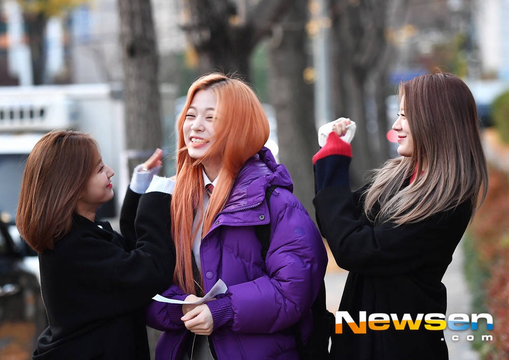 오늘자 수능장에서의 훈훈한 프로미스나인 캡틴과 아빠 | 인스티즈