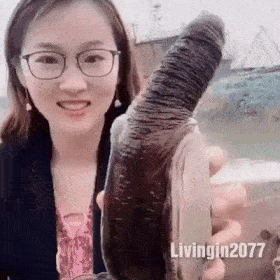 흑조개 먹는 여자.gif | 인스티즈