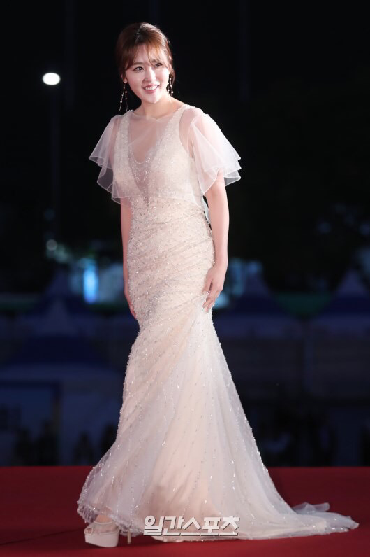 10.22 레드카펫 밟은 임금님.jpg | 인스티즈