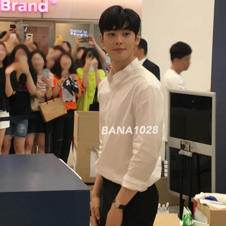 어느 남자 아이돌의 무보정 사진 | 인스티즈