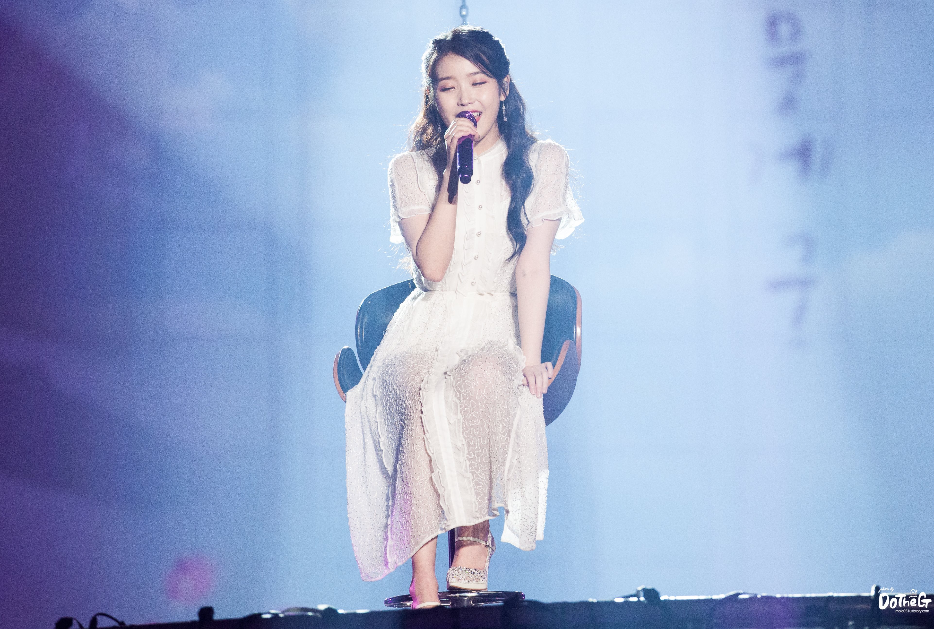 아이유 10주년 콘서트 in 서울.jpg | 인스티즈