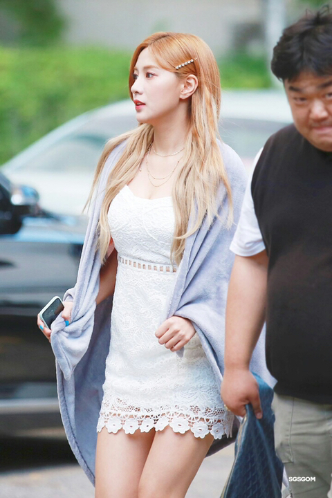 뮤뱅 중간 출퇴근 길의 에이핑크 하영이.jpg | 인스티즈