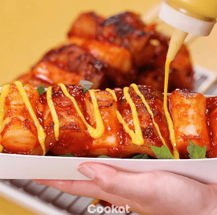 삼겹살 떡꼬치 제조 과정.gif | 인스티즈