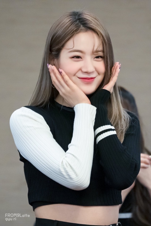 떠오르는 애교장인이 되구싶은 프로미스나인 규리 | 인스티즈