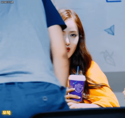 다른 멤버 찍다가 딱걸린 여자친구 신비 찍덕.gif | 인스티즈
