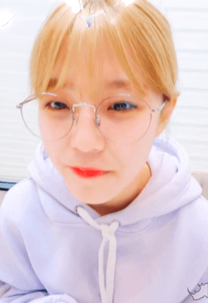 오늘자 V앱 프로미스나인 막내 백지헌.GIF | 인스티즈
