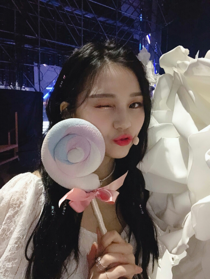 여자친구 트위터 엄지.jpg | 인스티즈