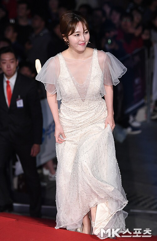 10.22 레드카펫 밟은 임금님.jpg | 인스티즈