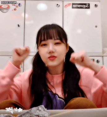 흥이 넘치는 여자친구 예린이.gif | 인스티즈