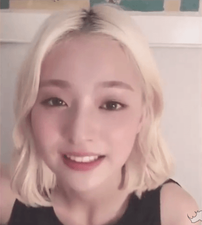 수분 보충하는 프로미스나인 장규리와 이나경.gif | 인스티즈