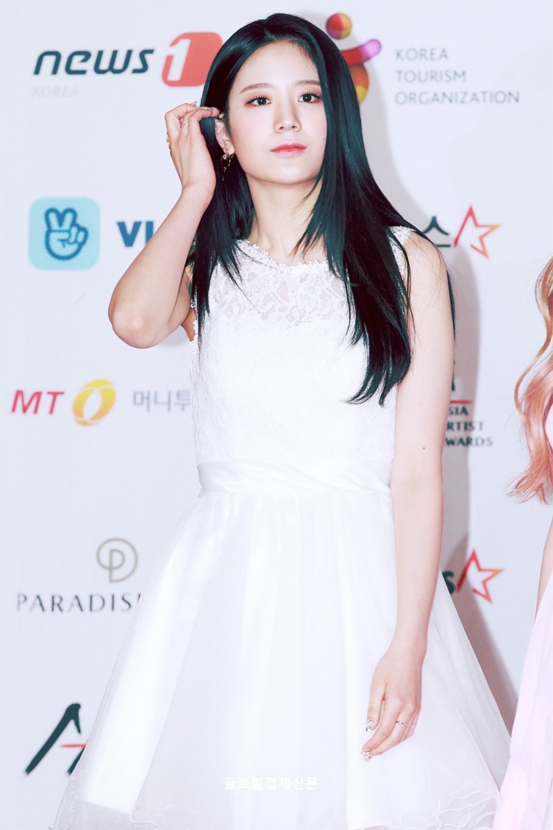 2018aaa 레드카펫에서의 9명의 예쁜 프로미스나인 | 인스티즈