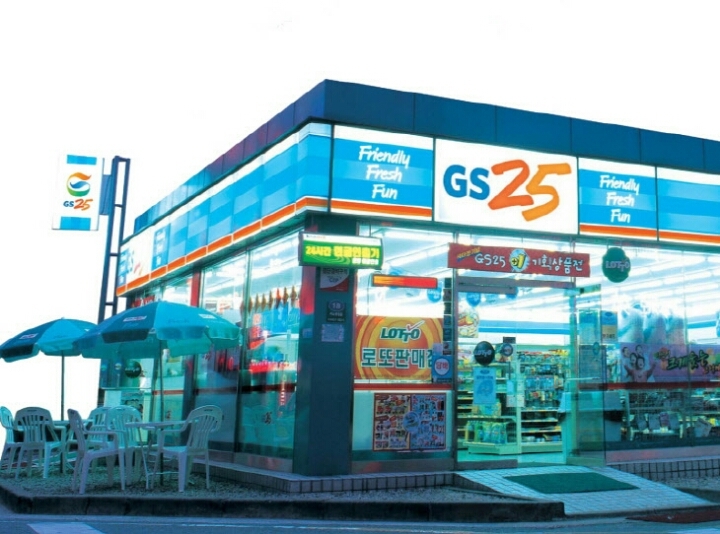 내가 편의점 운영하는사장인데 알바생이 에어팟끼면서 근무하면 근무집중하라며 지적한다vs계산만 잘하면 문제없다 | 인스티즈