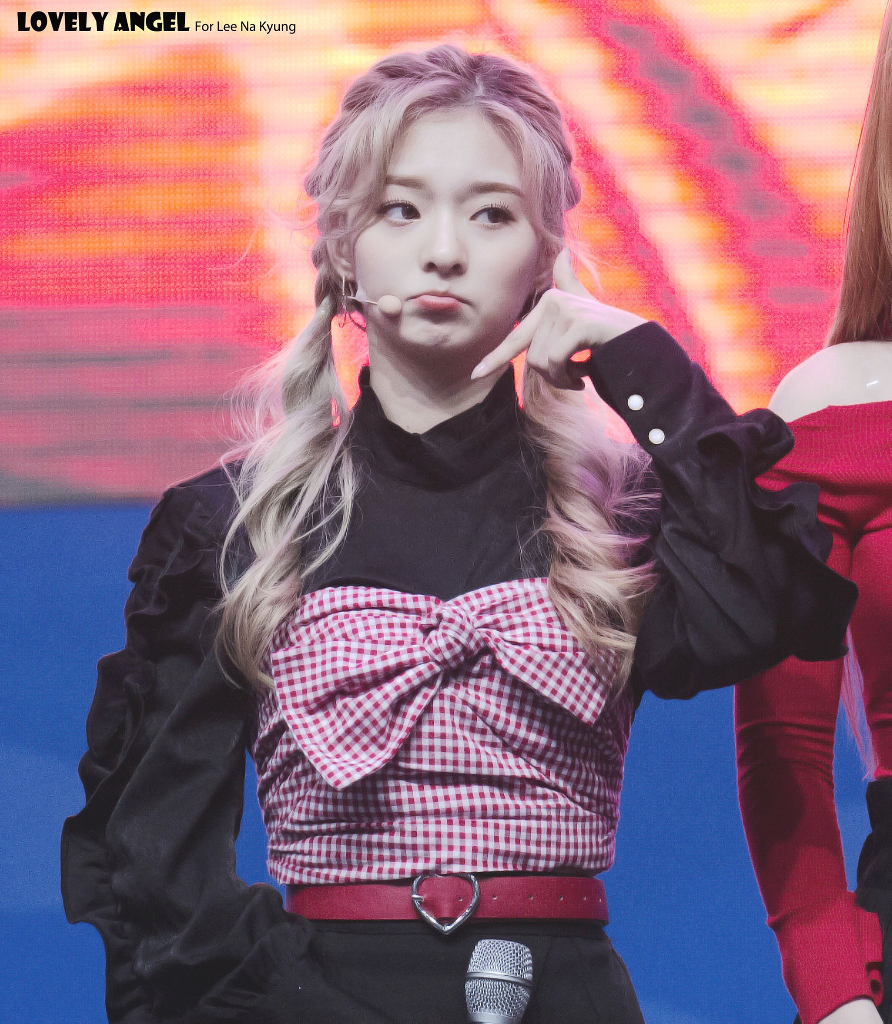 데뷔 300일기념 프로미스나인 이나경 | 인스티즈