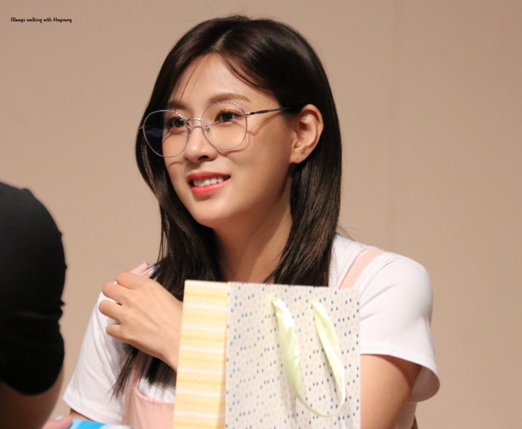 [에이핑크] 자몽 에이드 마셔서 하영이 | 인스티즈