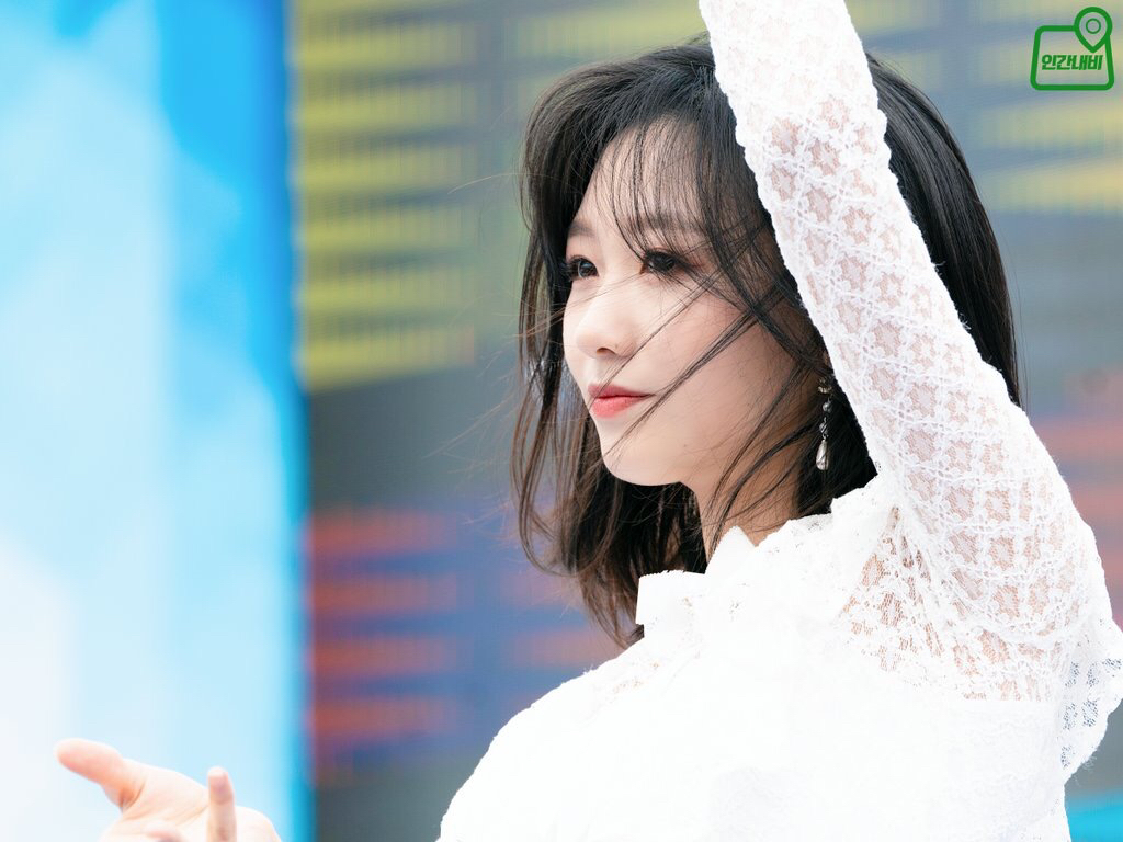 [러블리즈] 독일사는 친구에게 선물을 받아서 수정이 | 인스티즈