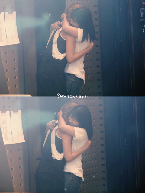 [에이핑크] 자이언트 베이비 하영이와 엄마 은지.jpg | 인스티즈