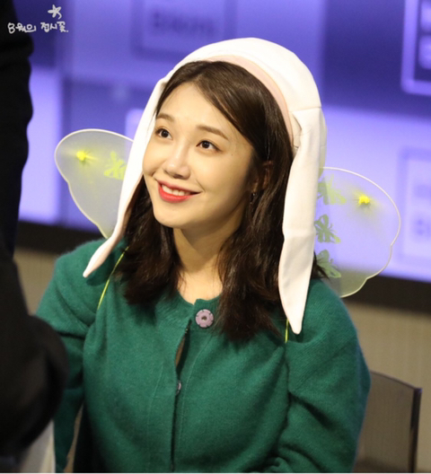 요정 날개를 착용한 에이핑크 정은지.jpg | 인스티즈