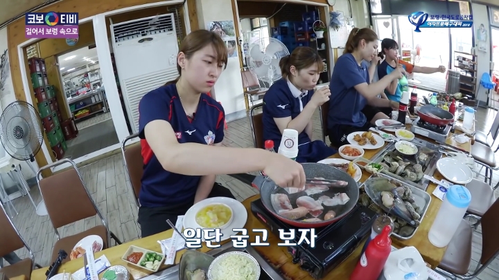 조개구이먹방(?)찍는 여배선수들.jpg | 인스티즈