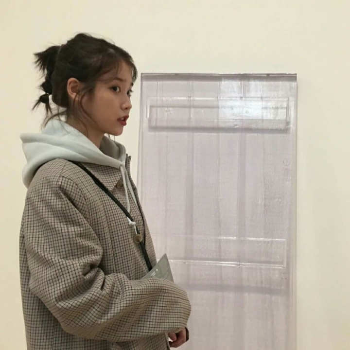 아이유 무대뒤 여친짤 대방출.jpg | 인스티즈