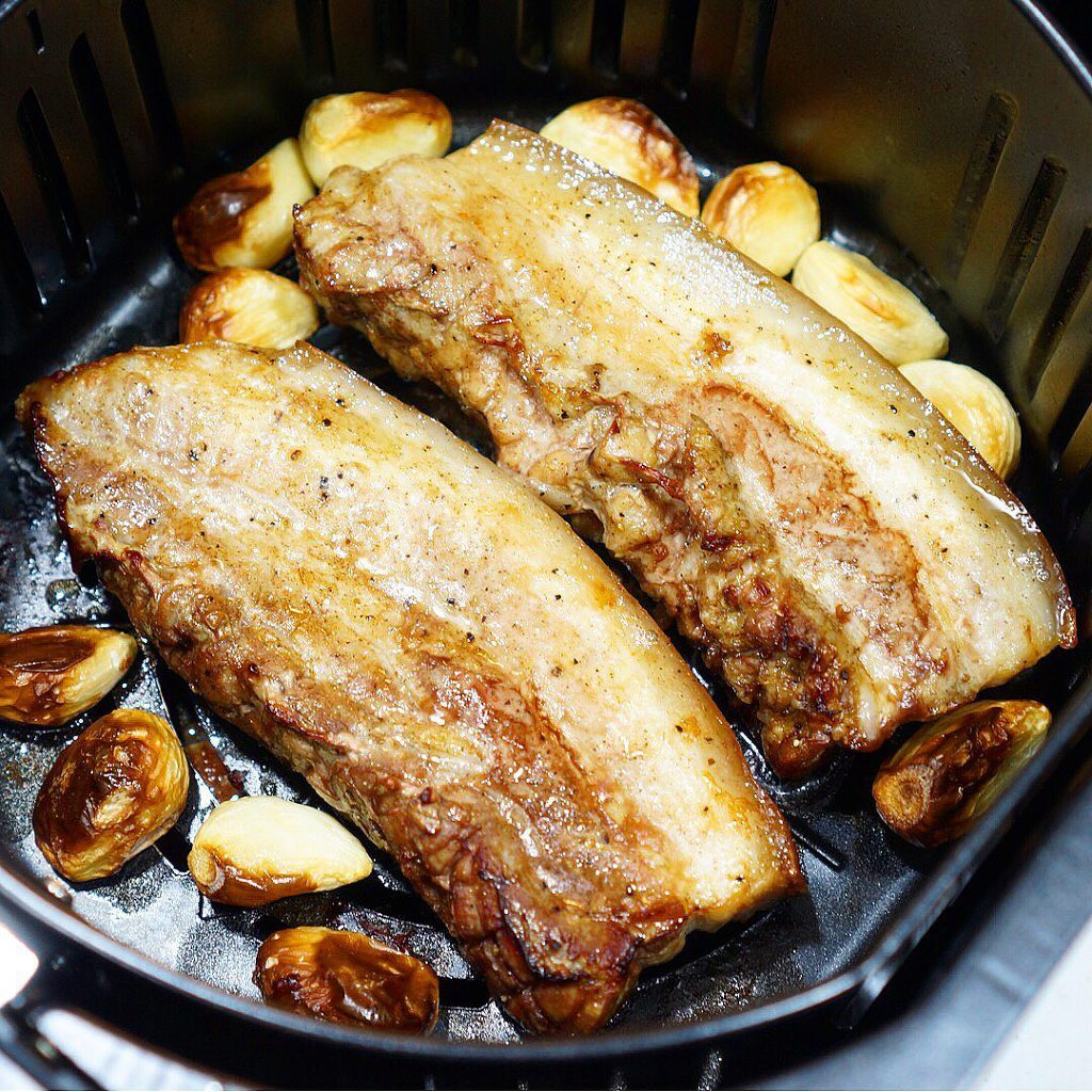 에어프라이어로 구운 삼겹살 비주얼 | 인스티즈