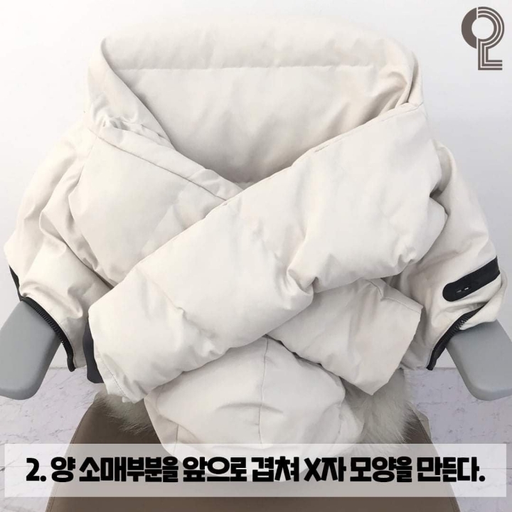 롱패딩 바닥에 안끌리게 의자에 거는법.jpg | 인스티즈