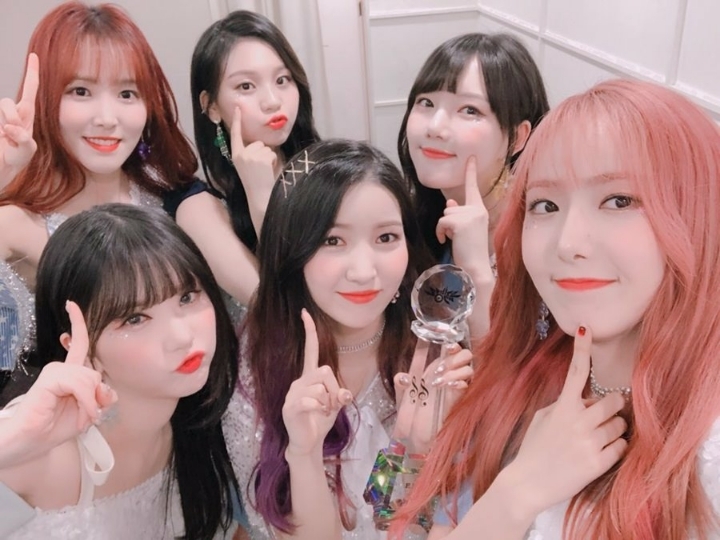 가장 먼저 떠오른 네글자인 여자아이돌 이름 말하기.jpg | 인스티즈