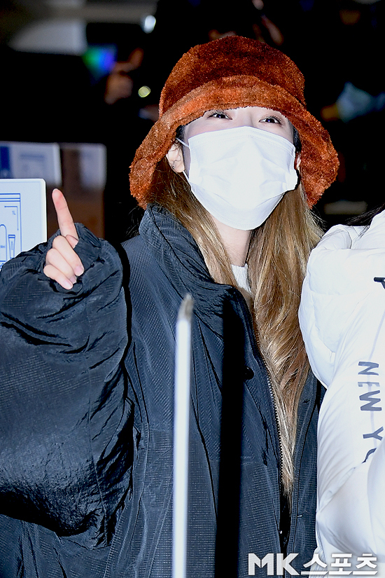 일본 공연 차 출국하는 여자친구.jpg | 인스티즈