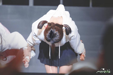 인사하는 에이핑크 정은지.jpg | 인스티즈