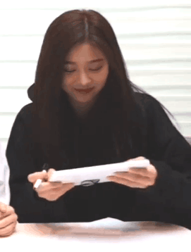 쭈굴미 넘치는 애잔한 개구리 아이즈원 김민주2.jpgif | 인스티즈