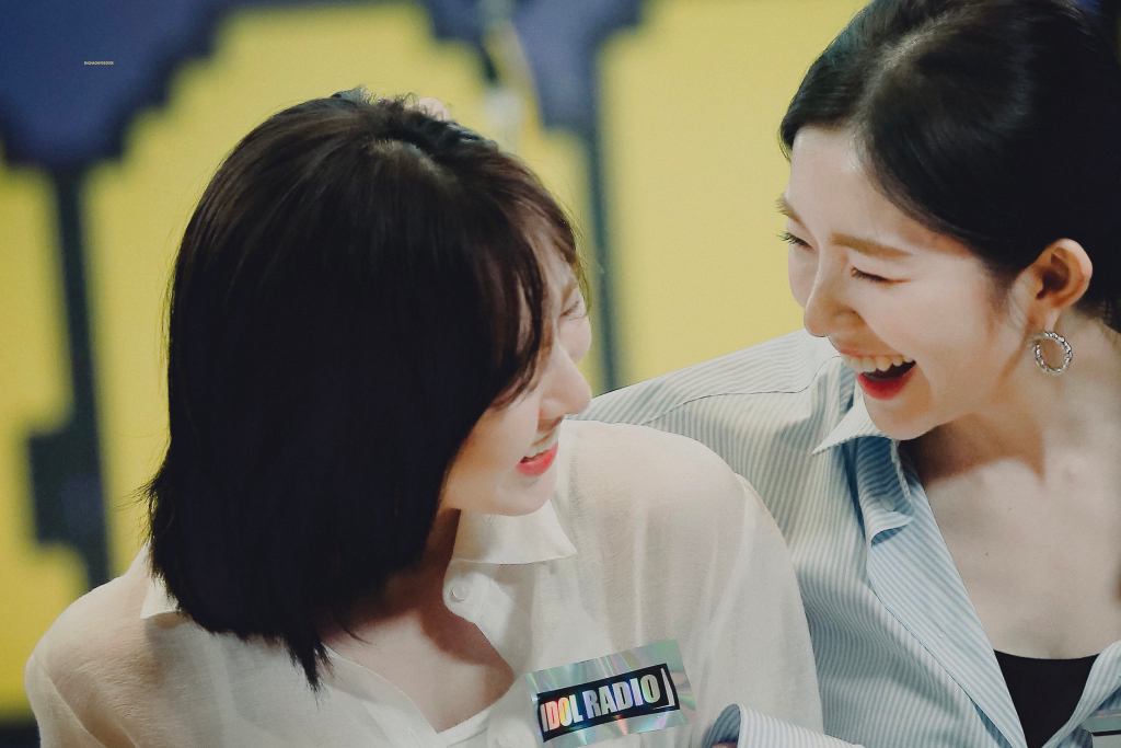 엄청 행복해보이는 아이린 웬디의 사진의 비밀 | 인스티즈