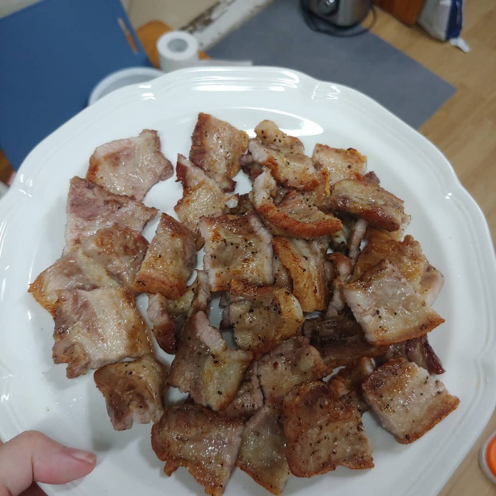 에어프라이어로 구운 삼겹살 비주얼 | 인스티즈