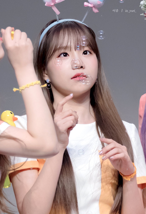 아이즈원) 눈이 점점 모여버리는 조유리.jpg | 인스티즈