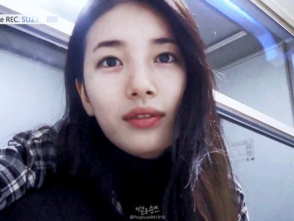 밑에서 올려다 본 수지.gif | 인스티즈