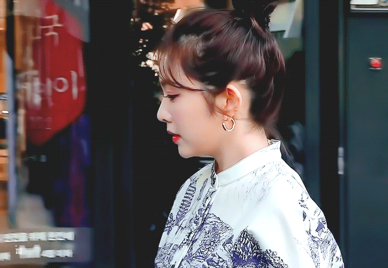 행사장에서 완전 귀여운 똥머리한 레드벨벳 아이린.jpgif | 인스티즈
