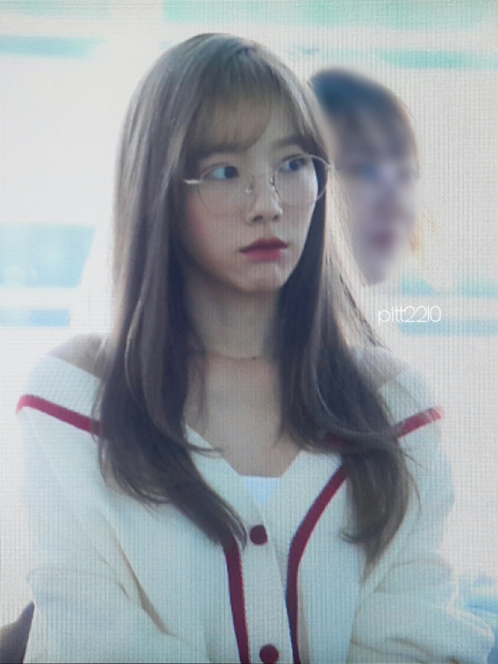 오늘자 새로운 헤어컬러로 염색하고 공항에 나타난 태연 | 인스티즈