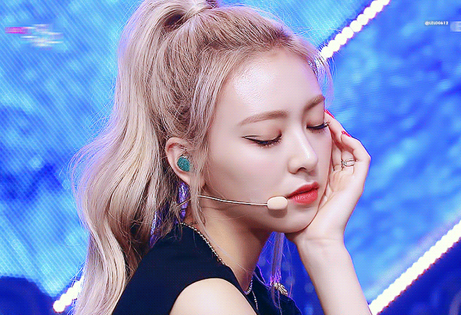 금발머리 ITZY 유나.jpgif | 인스티즈