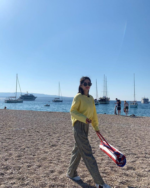 크로아티아에서 일을 하고 있는 에이핑크 초롱 보미.jpg | 인스티즈