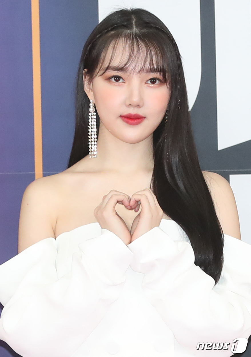 여자친구 sbs 가요대전 레드카펫.jpg | 인스티즈