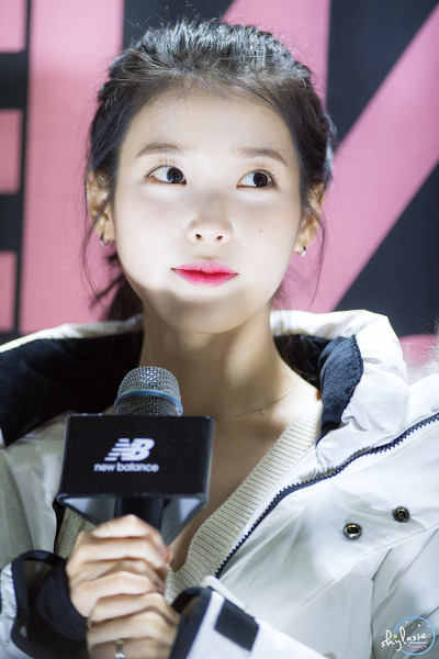 뉴발란스 토크콘서트 포니테일 아이유.jpg | 인스티즈