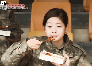 트와이스 다현:전투식량 맛있어.gif | 인스티즈