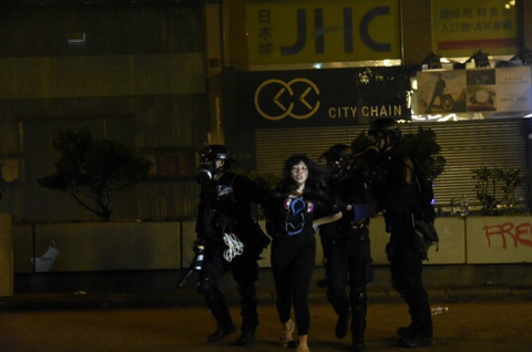 홍콩에서 공안에 체포된 폭도들이라는데..jpg | 인스티즈